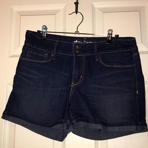 DENIZEN from Levi's Women's Essential Stretch Mid Rise 5-inch Shorts || Size 8